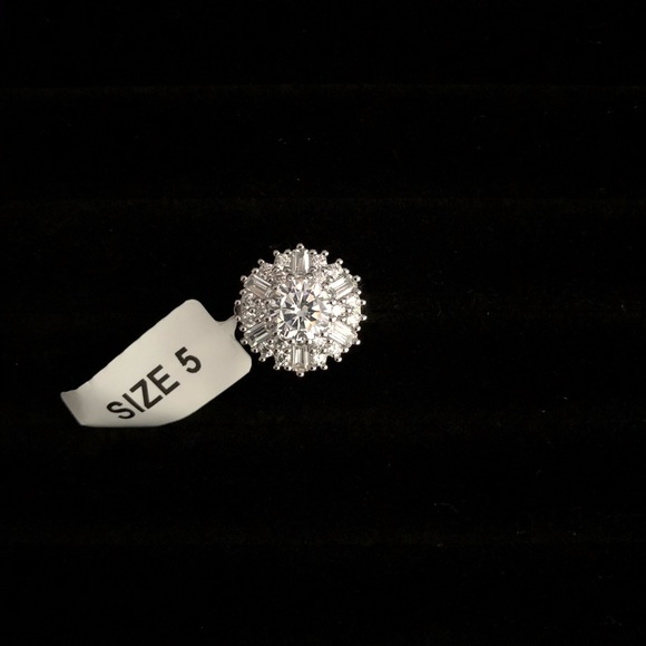 NWT 925 Sterling Silver Ring - Picture 2 of 6